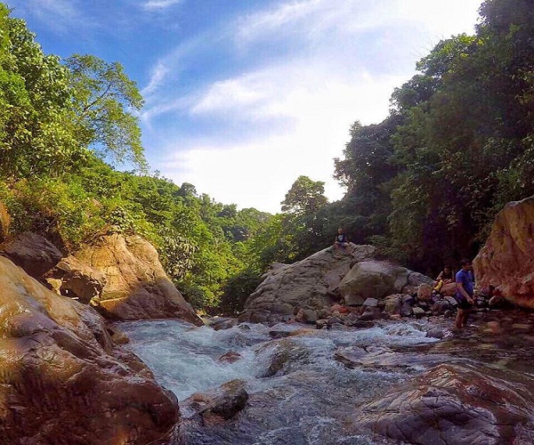 Berburu Spot Indah ke Curug Barong Bogor