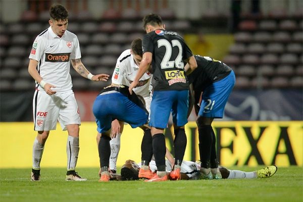 Dunia Sepakbola Berduka, Pemain Klub Rumania Meninggal Dunia di Lapangan