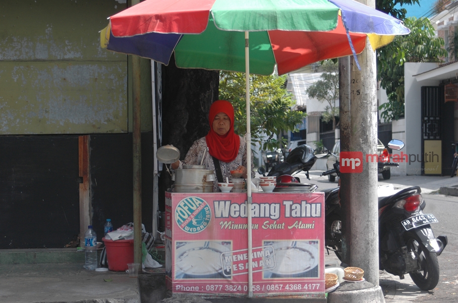 Cerita Sukses Bu Sukardi Buka 5 Lapak Wedang Tahu di Jogja