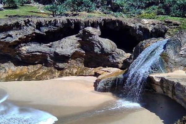 Istimewanya Pantai Banyutowo Wonogiri