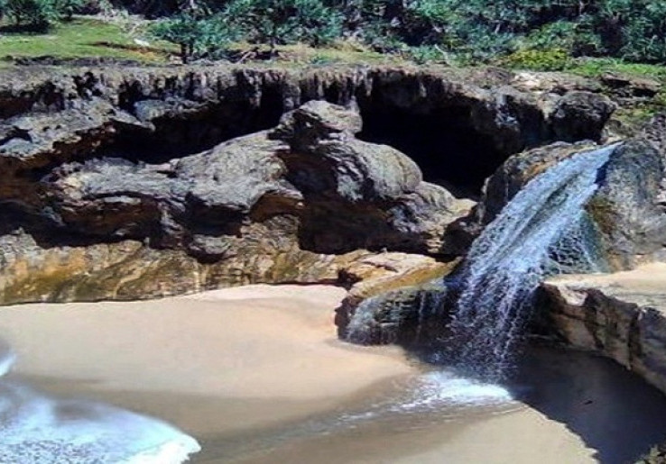 Istimewanya Pantai Banyutowo Wonogiri