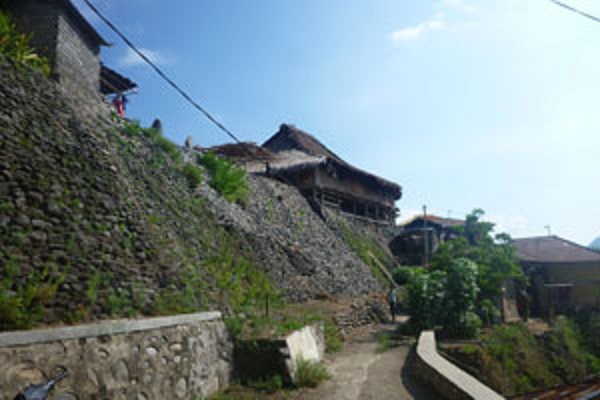 Kampung Adat Wolotopo, Perkampungan Megalit dari Ende