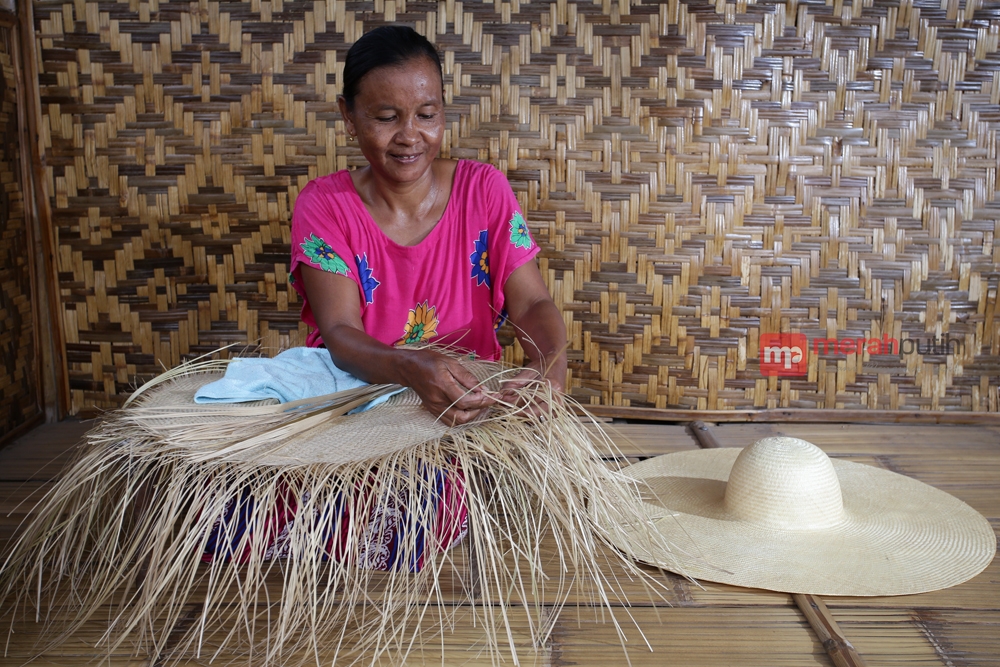 Topi Bambu Desa Ancol Pasir