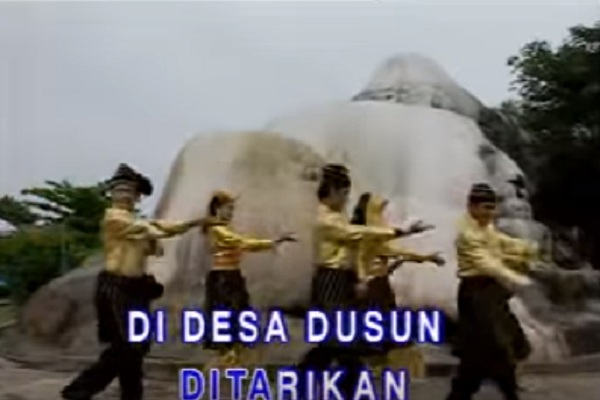 Cerita Rumah Gadang dalam Lagu Kambanglah Bungo