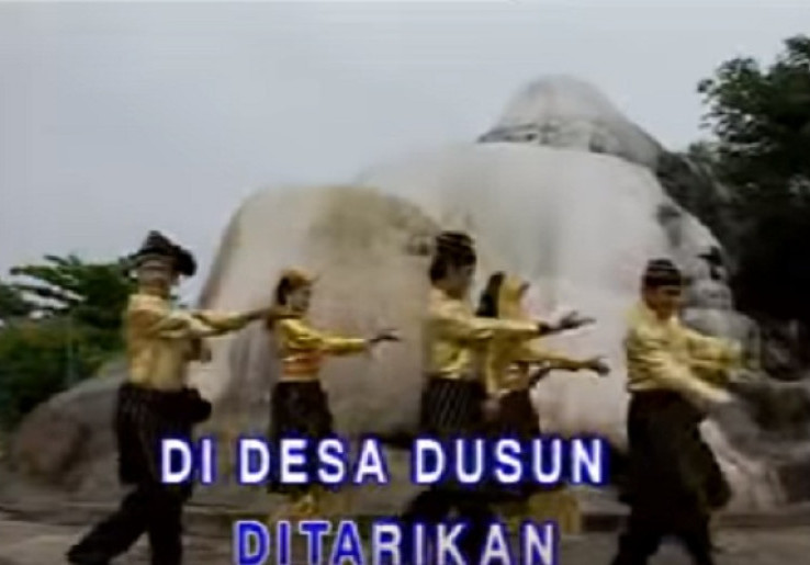 Cerita Rumah Gadang dalam Lagu Kambanglah Bungo