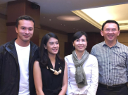Ahok Selfie Bareng Dian Sastro, Ada Apa dengan Bu Vero?