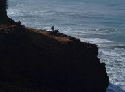 Damainya Misteri di Pantai Puncak Guha