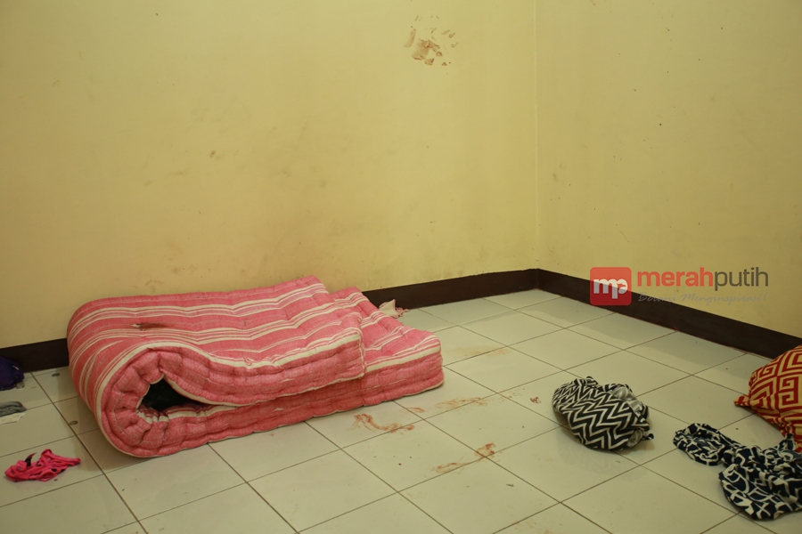 Bercak Darah Mengering di TKP Pembunuhan EF