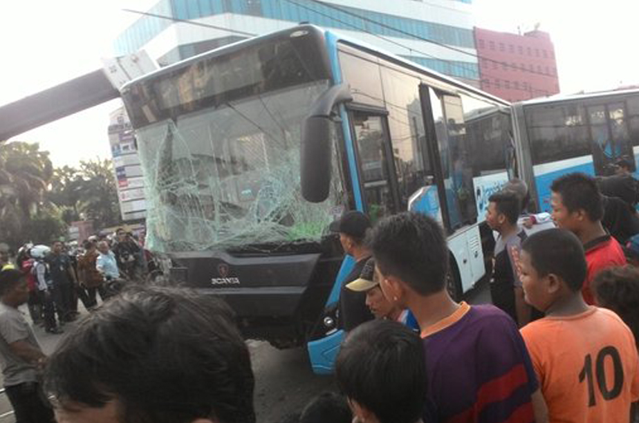 Ini Penyebab KA Senja Utama Solo Tabrak Transjakarta di Gunung Sahari