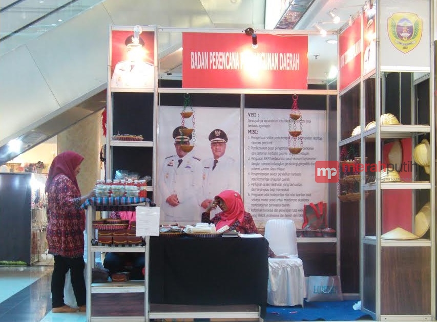 Hari Pertama Pameran Produk Unggulan Khas Daerah Sepi Pembeli