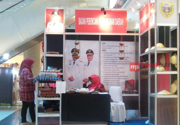 Hari Pertama Pameran Produk Unggulan Khas Daerah Sepi Pembeli