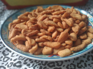 Yuk Bikin Biji Ketapang Gurih Renyah Buat Camilan Lebaran
