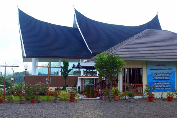 Megahnya Karya Taufiq Ismail Tersimpan di Balik Bukit Aie Angek