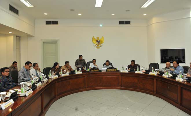 Jokowi Evaluasi Paket Kebijakan Ekonomi
