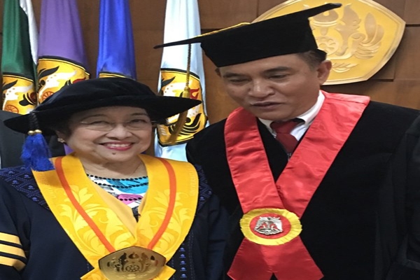 Potret Keakraban Yusril Ihza Mahendra dan Megawati di Universitas Padjadjaran