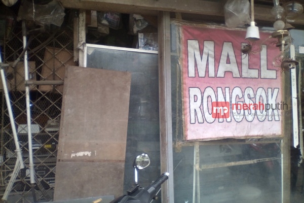 Berburu Barang Bekas di Mall Rongsok Depok