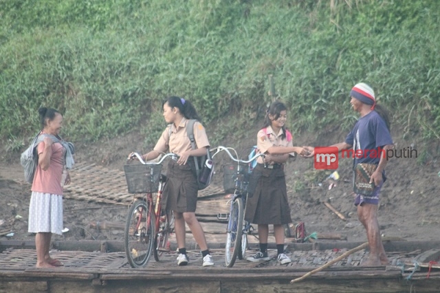 Demi Meraih Cita-Cita, Esti Bersahabat dengan Getek