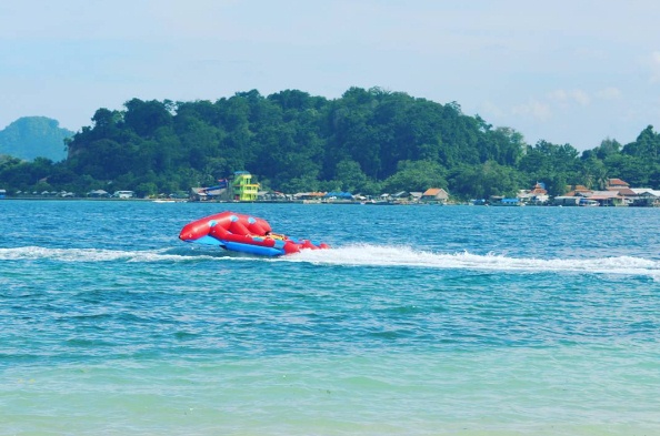 Serunya Bermain Wisata Air di Pulau Tangkil