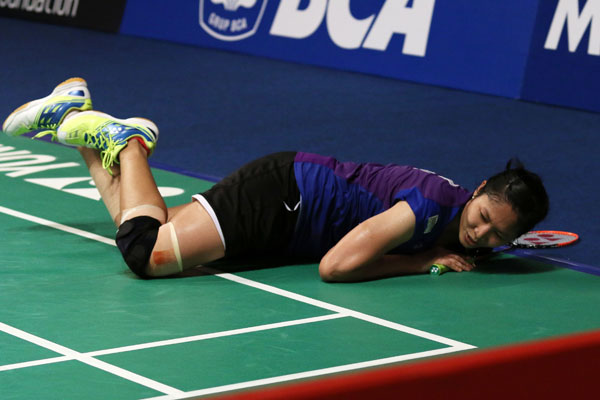 Linda Wenifanetri Tersungkur, Fitriani Melaju