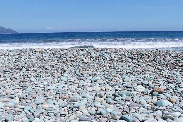 Pesona Keindahan Pantai Penggajawa di Flores