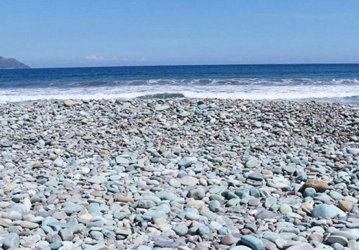 Pesona Keindahan Pantai Penggajawa di Flores