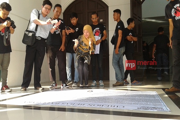 Masyarakat Tolak Bongkar Muat Batu Bara di Pelabuhan Cirebon