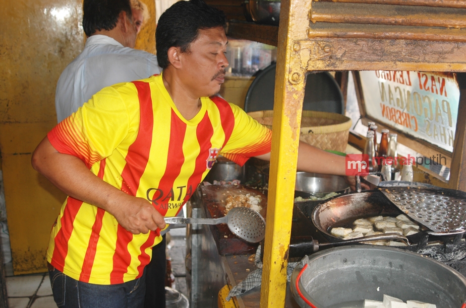 Yuk Icip-Icip Nikmatnya Nasi Lengko H. Barno