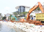 Tanggul Sementara Pantai Mutiara Hanya Bertahan Tiga Bulan