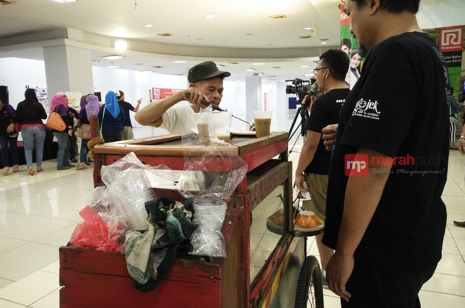 Acara Warung Gaul Merah Putih, Berkah Bagi Pedagang Bajigur