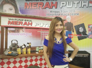 Irma Darmawangsa Bikin Pengunjung Plaza Ramayana Depok Terpukau