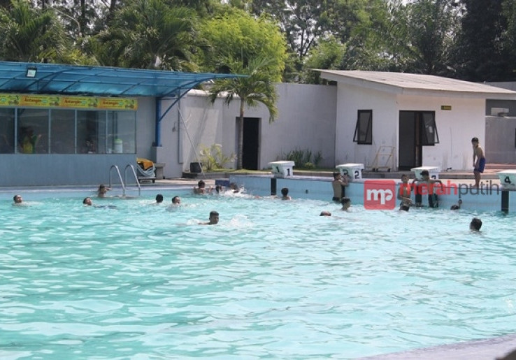Padusan, Kolam Renang Tirtomoyo Solo Dipenuhi Pengunjung