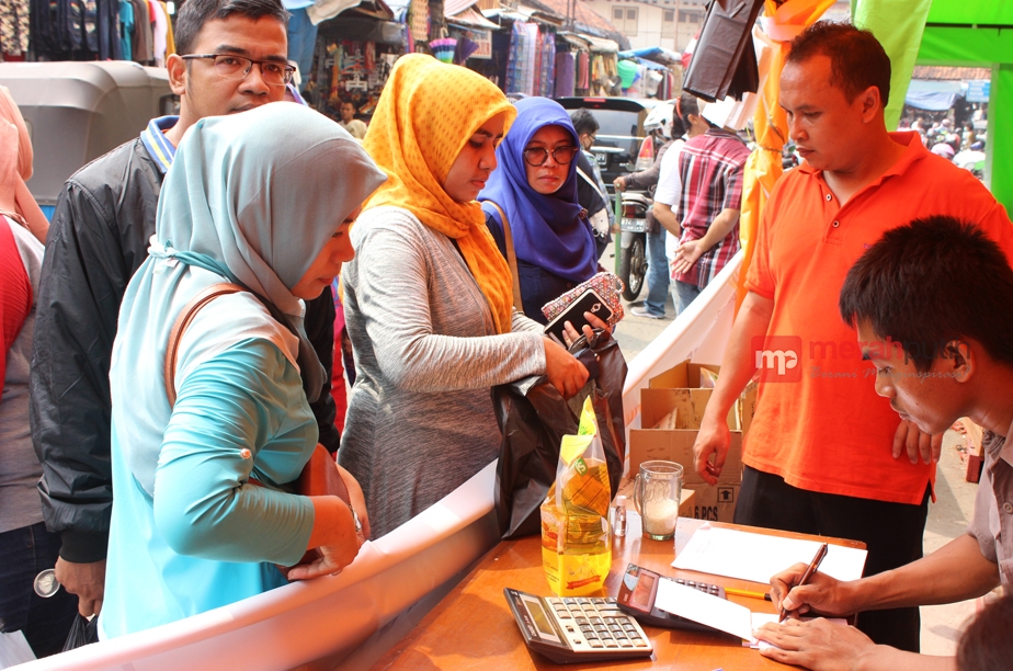 Operasi Pasar Obral Harga Sembako Murah Ludes Diserbu Masyarakat
