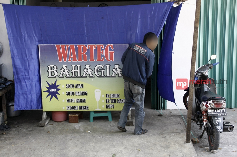 Warteg di Siang Bulan Ramadan
