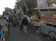 Ngabuburit di Alun-alun Kejaksan Cirebon