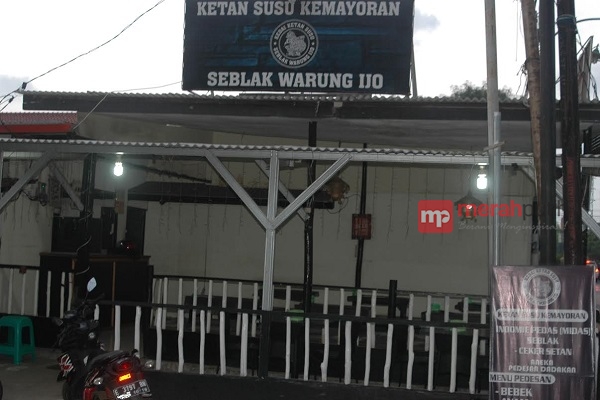 Nagoya Victoria Wafat, Cafe Ketan Susu Kemayoran Cirebon Sepi