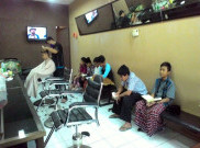 Mau Cukur Gratis? Yuk, Baca Alquran di Raihan Barbershop