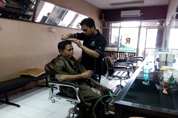 Pangkas Rambut Bayaran Baca Alquran Diapresiasi Presiden PKS