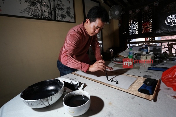 Kaligrafi Cina Edy Widianta Dihargai hingga Rp1 Miliar