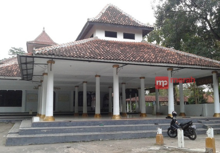 Lebih Dalam Melongok Masjid Pasalakan Cirebon