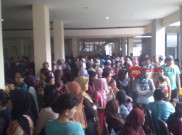 Sembako Gratis untuk Warga Rusunawa Jatinegara Barat