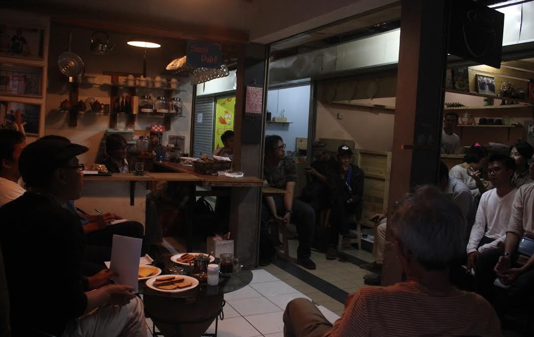 “Los Tjihapit” Ngabuburit Sambil Diskusi di Pasar Cihapit