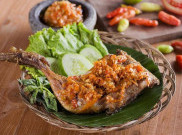Rahasia Ayam Goreng Rempah Sambal Karmila di Bandung