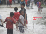 Pasca Diterjang Banjir,Warga Solo Keluhkan Tebalnya Sisa Lumpur
