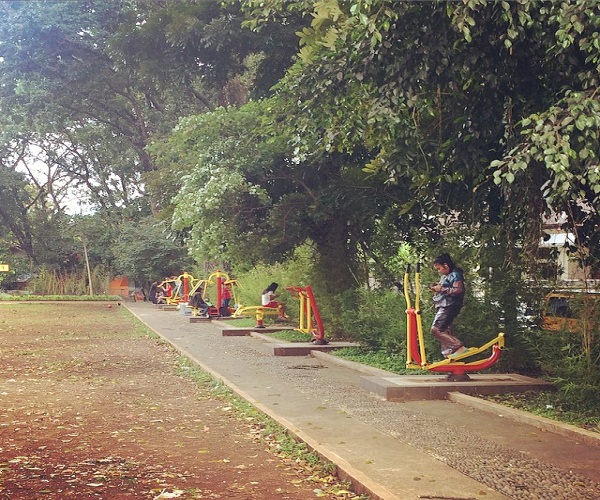 Ngabuburit sambil Olahraga Otot di Taman Fitness Bandung