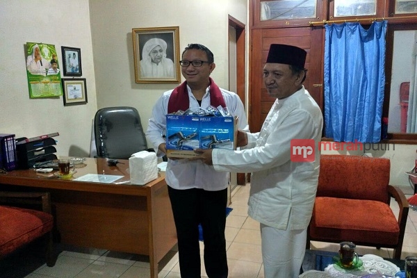 Minim Air Bersih, Masjid Luar Batang  Dapat Bantuan Anggota DPR RI