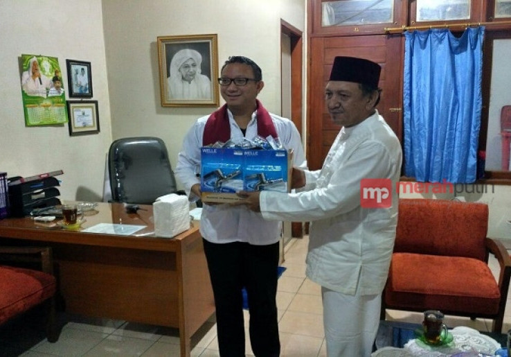 Minim Air Bersih, Masjid Luar Batang Dapat Bantuan Anggota DPR RI