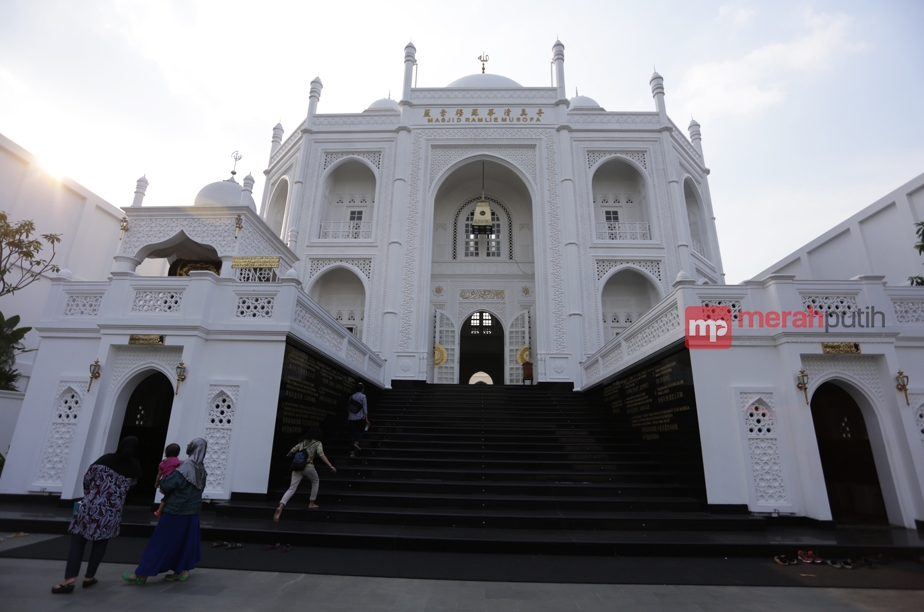 Keindahan Masjid Ramlie Musofa