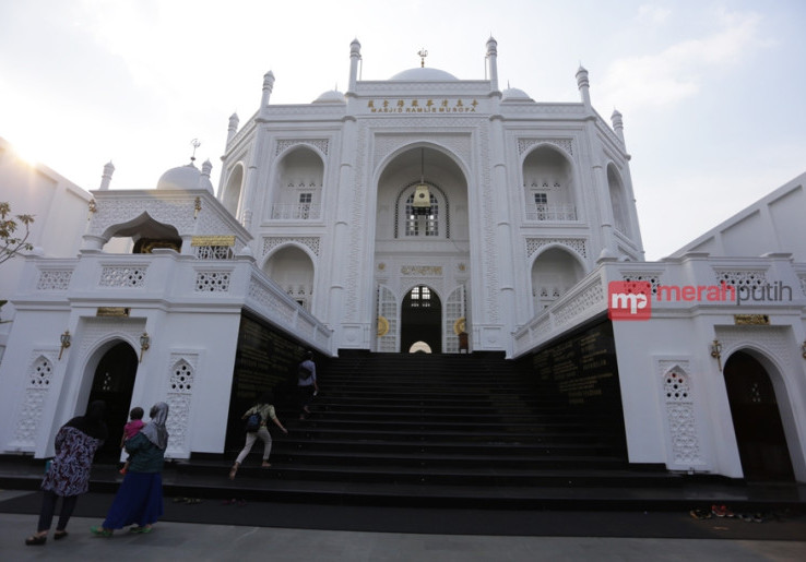 Keindahan Masjid Ramlie Musofa