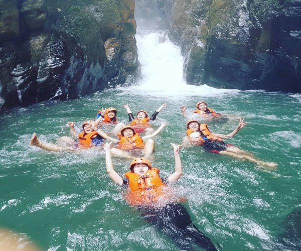 Curug Naga Lokasi Favorit Body Rafting di Bogor