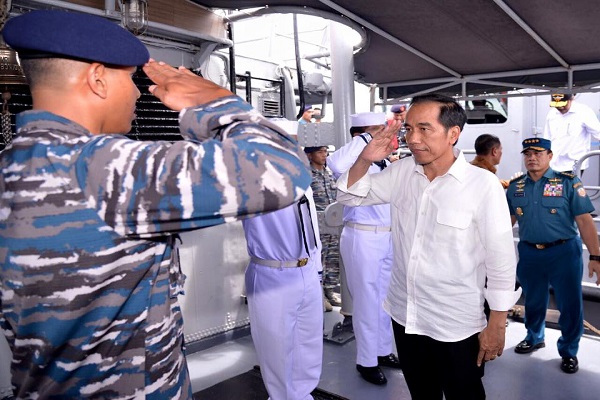 Foto Kunjungan  Presiden Jokowi ke Perairan Pulau Natuna